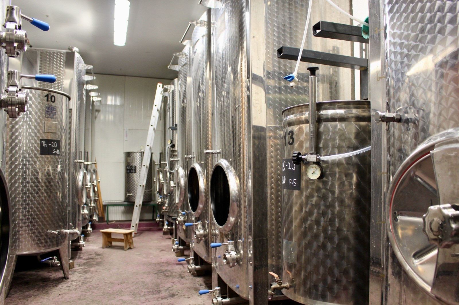 Tanky pro skladování vína
